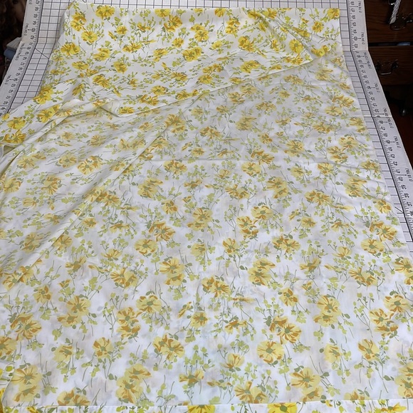 Vintage Morgan Jones seventies floral, yellow flowers, twin flat sheet or fabric - Picture 9 of 11